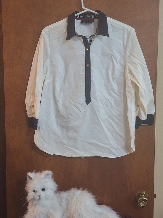 Jones New York Tops - Jones New York White Shirt with Black Contrast Collar
